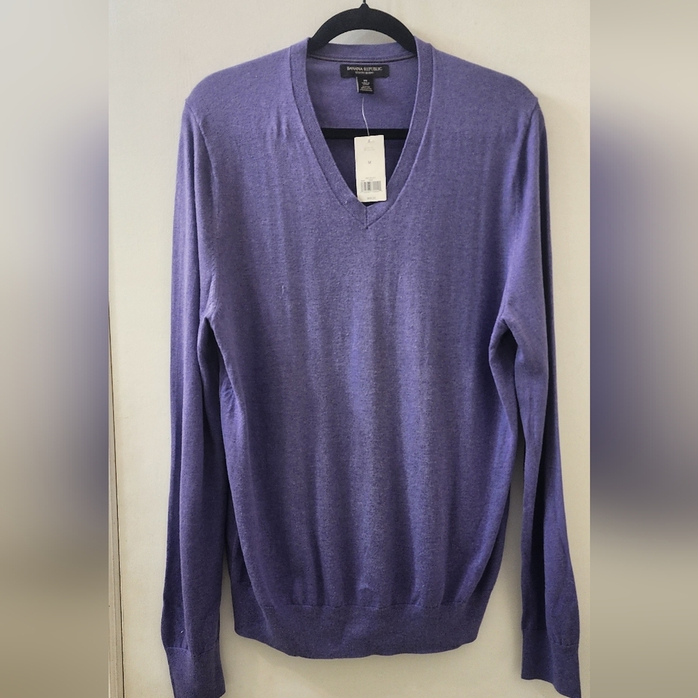 New Banana Republic Men's Purple V-Neck Sweater, Size Medium, Silk/Cotton.